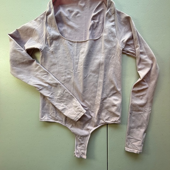 SKIMS Fits Everybody Long Sleeve Scoop Neck Thong Bodysuit Mauve Pink S/M - Picture 3 of 7